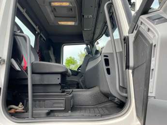 Camion porteur Renault C380 