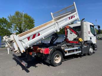 Camion porteur Renault D240 