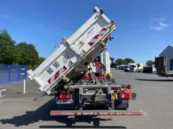 Camion porteur Renault D240 