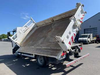 Camion porteur Renault D240 