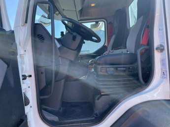 Camion porteur Renault D240 