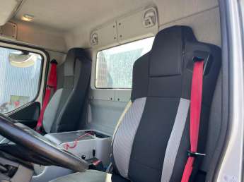 Camion porteur Renault D240 