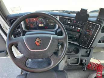 Camion porteur Renault D240 