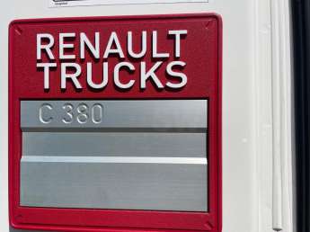 Camion porteur Renault C380 
