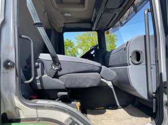 Camion porteur Scania P230 