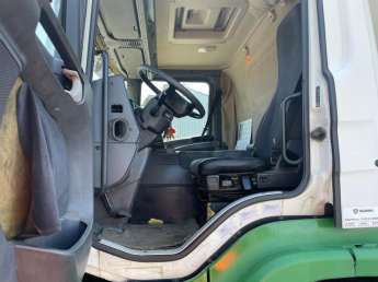 Camion porteur Scania P230 