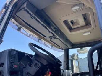 Camion porteur Scania P230 