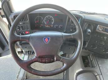 Camion porteur Scania P230 