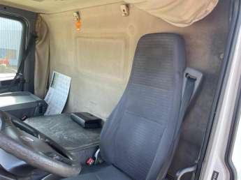 Camion porteur Scania P230 