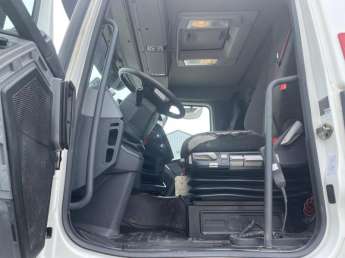 Camion porteur Renault C460 