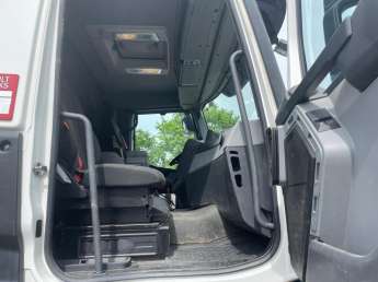 Camion porteur Renault C460 