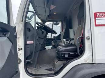 Camion porteur Renault D320 