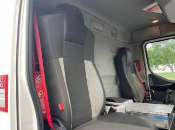 Camion porteur Renault D320 