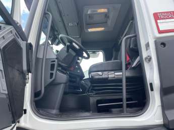Camion porteur Renault C430.32 