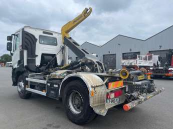 Camion porteur Renault C380 