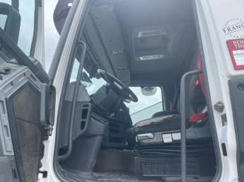 Camion porteur Renault C380 