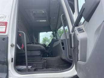 Camion porteur Renault C380 