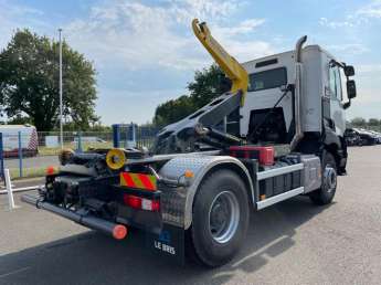 Camion porteur Renault C380 