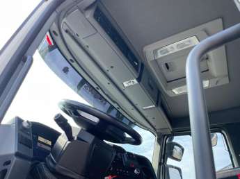 Camion porteur Renault C380 