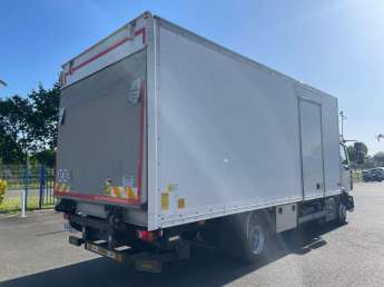 Camion porteur Renault D210 
