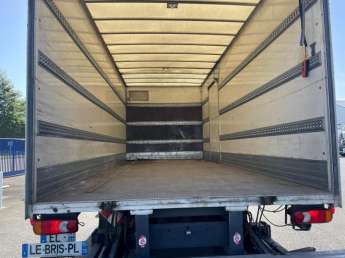 Camion porteur Renault D210 