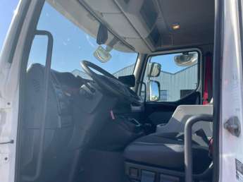 Camion porteur Renault D210 