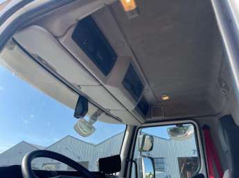 Camion porteur Renault D210 