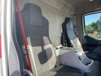 Camion porteur Renault D210 