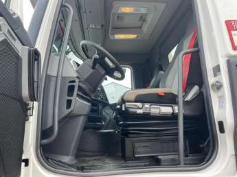 Camion porteur Renault K380 