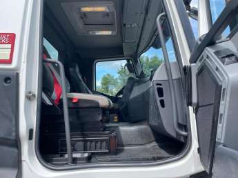 Camion porteur Renault K380 