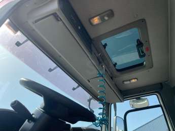 Camion porteur DAF CF85 
