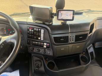 Camion porteur Iveco Stralis 260S42