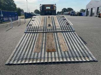 Camion porteur Iveco STRALIS 260S36 