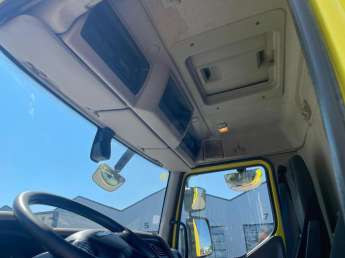 Camion porteur DAF LF220 