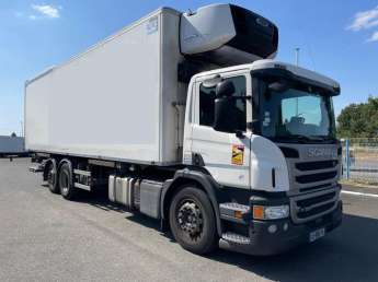 Camion porteur Scania P320 