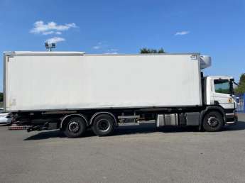 Camion porteur Scania P320 