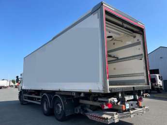 Camion porteur Scania P320 