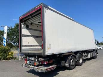 Camion porteur Scania P320 