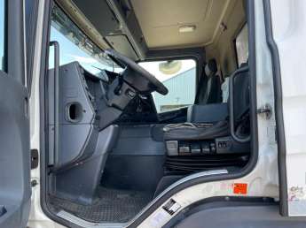 Camion porteur Scania P320 
