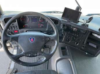 Camion porteur Scania P320 