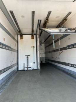 Camion porteur Scania P320 