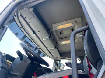 Camion porteur Renault C440 