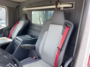 Camion porteur Renault C440 