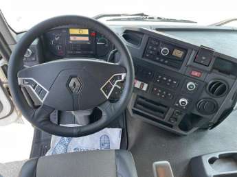 Camion porteur Renault C440 