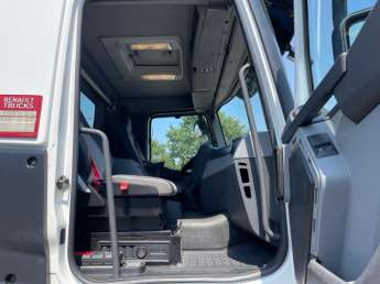 Camion porteur Renault C440 