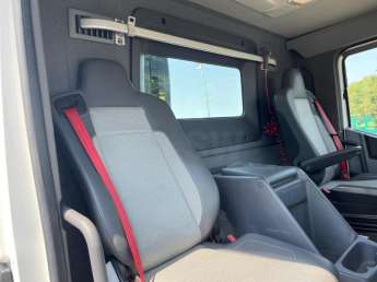 Camion porteur Renault C440 