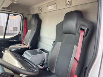 Camion porteur Renault D26.320 