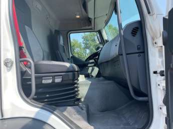 Camion porteur Renault D26.320 