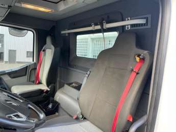 Camion porteur Renault C380 