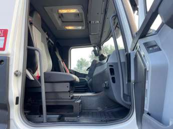 Camion porteur Renault C380 